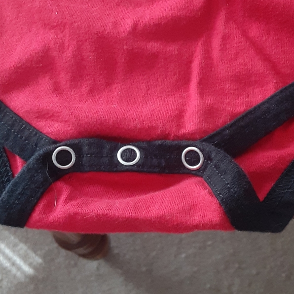 Coliseum Athletics infant UC onsie - Picture 5 of 7